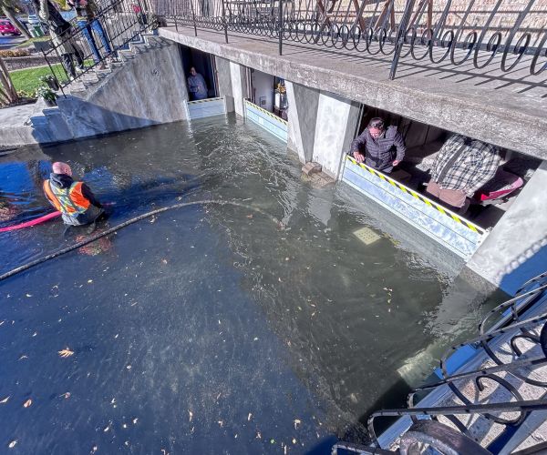 Aquaverter flood barrier tested for water tightness under sustained water pressure